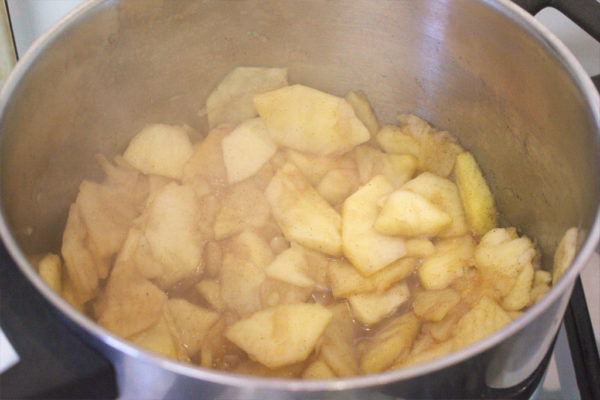 Easy Homemade Applesauce